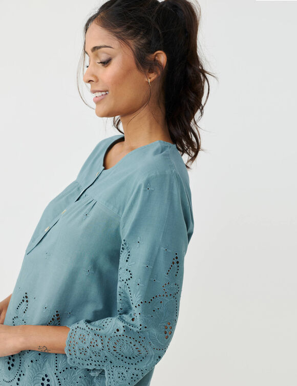 Blouse unie manches 3/4, broderie anglaise (vert gris&eacute;)