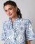 Chemisier brod&eacute; col volant&eacute;, manches coudes (ecru / blauw)