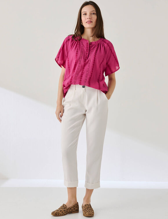 Blouse manches courtes finitions en macram&eacute;, unie (framboise)