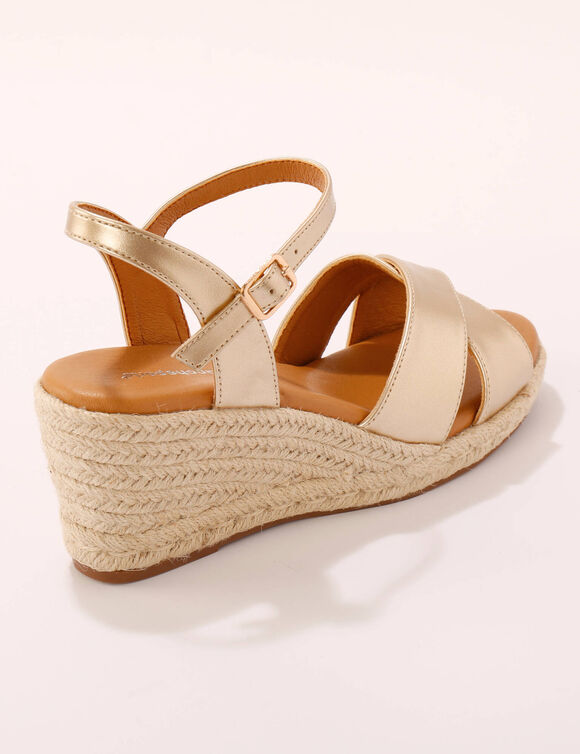 Sandalen met sleehak en gekruiste riempjes (goudkleurig)