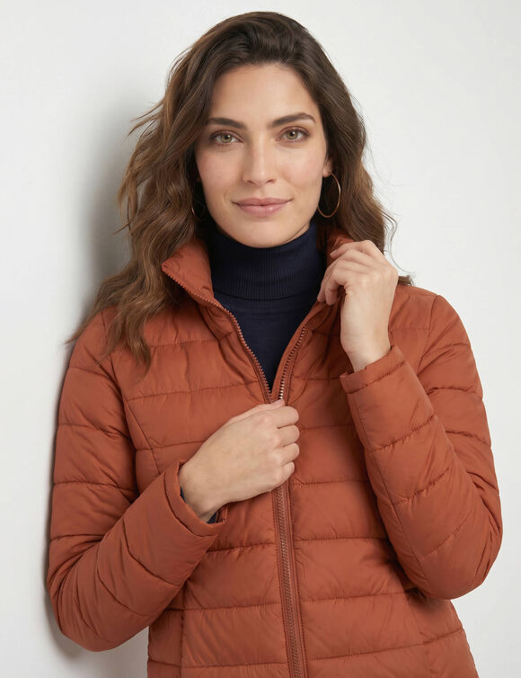 Doudoune zipp&eacute;e courte col montant unie, d&eacute;perlante (caramel)