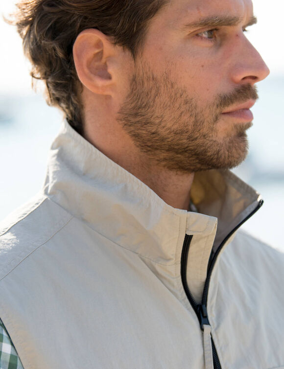 Mouwloos vest met meerdere zakken (zandkleur)