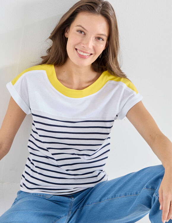 T-shirt ray&eacute; col bateau, manches courtes (blanc / marine)