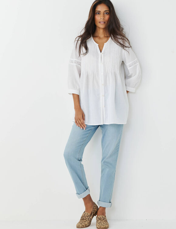 Effen tuniek met knopen, plooitjes en macram&eacute; (wit)