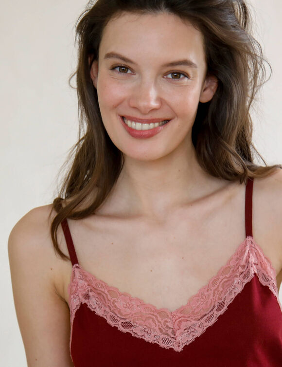 Pyjama short uni d&eacute;tail dentelle, fines bretelles   (bordeaux / rose)