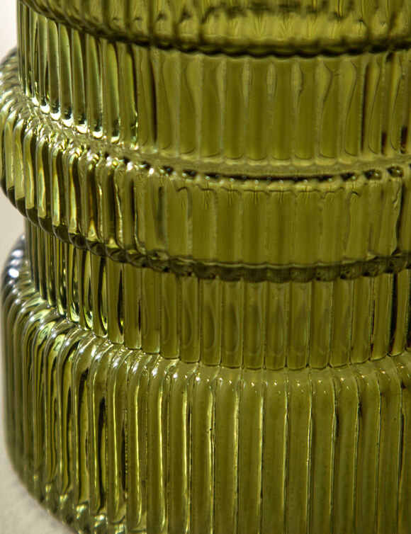 Vase stri&eacute; en verre (vert)