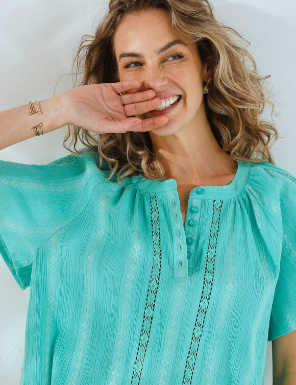 Blouse manches courtes finitions en macramé, unie (vert menthe)