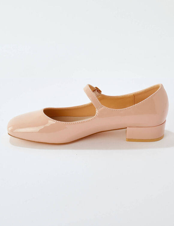 Gelakte schoenen met riempje en hak (nude)