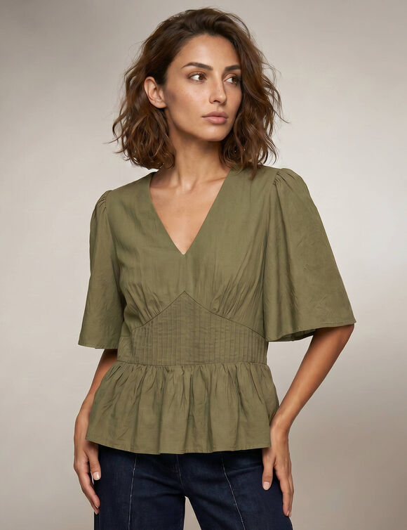Blouse &agrave; basque volant&eacute;e, manches coudes papillon (vert)