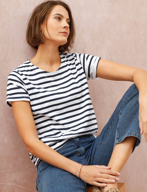 T-shirt ray&eacute; manches courtes &agrave; revers (blanc / marine)