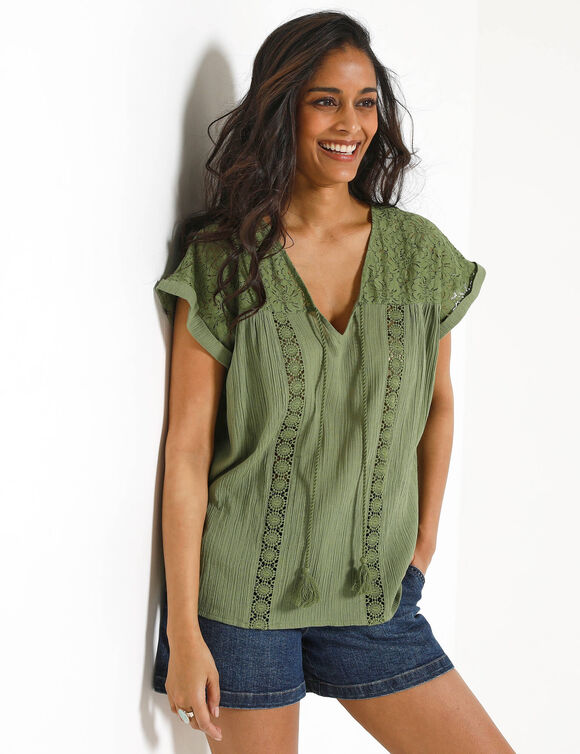 Blouse macram&eacute;, cr&eacute;pon coton (vert mousse)