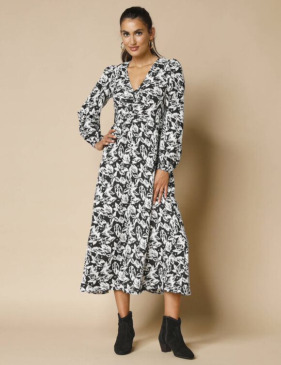 Robe longue col V imprimée (noir / écru)