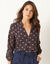Blouse col tunisien imprim&eacute; pois, cr&ecirc;pe (marine / noisette)