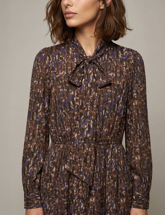 Robe longue col lavalli&egrave;re, imprim&eacute; tachiste (noir / violet)