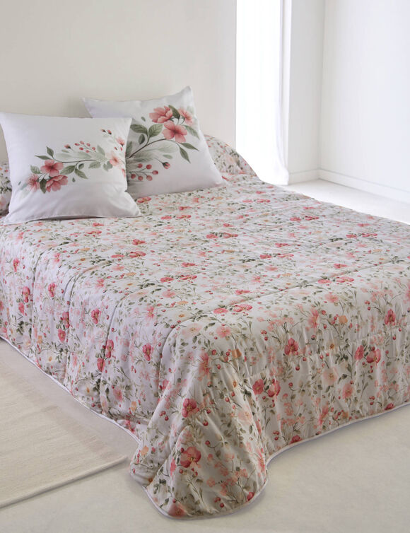Couvre-lit matelass&eacute; Eglantine imprim&eacute; fleuri (rose)