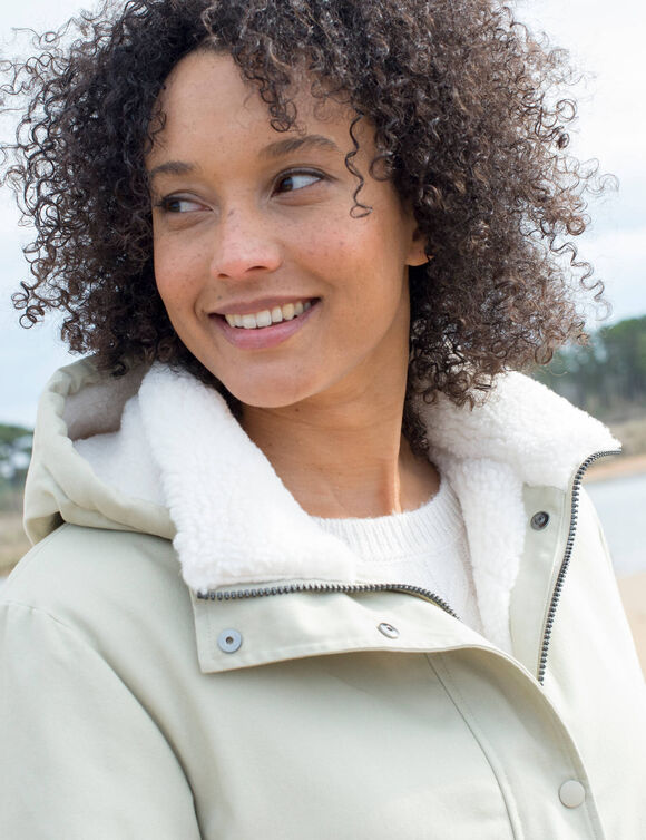 Parka déperlante à capuche, doublée polaire sherpa (mastic)