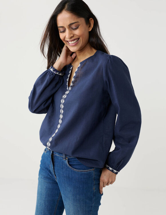 Blouse unie brod&eacute;e en coton, col fendu (marine)
