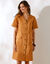 Korte jurk in safaristijl, met knoopsluiting (beige)