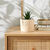 Plante verte artificielle et pot en ciment (beige)