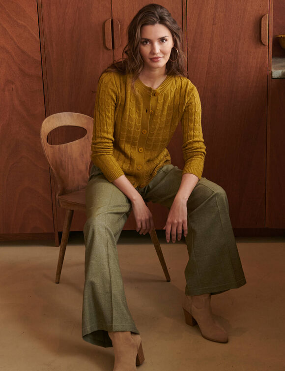 Gilet boutonn&eacute;, manches longues, maille torsad&eacute;e (vert mousse)