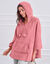 Poncho in fleece met pluchetouch en kap (poederroze)