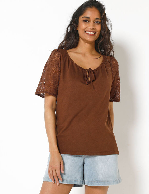 T-shirt &agrave; col fendu &eacute;lastiqu&eacute;, manches coude en dentelle (chocolade)
