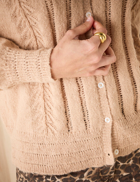 Gilet boutonné col rond, maille fantaisie (noisette)