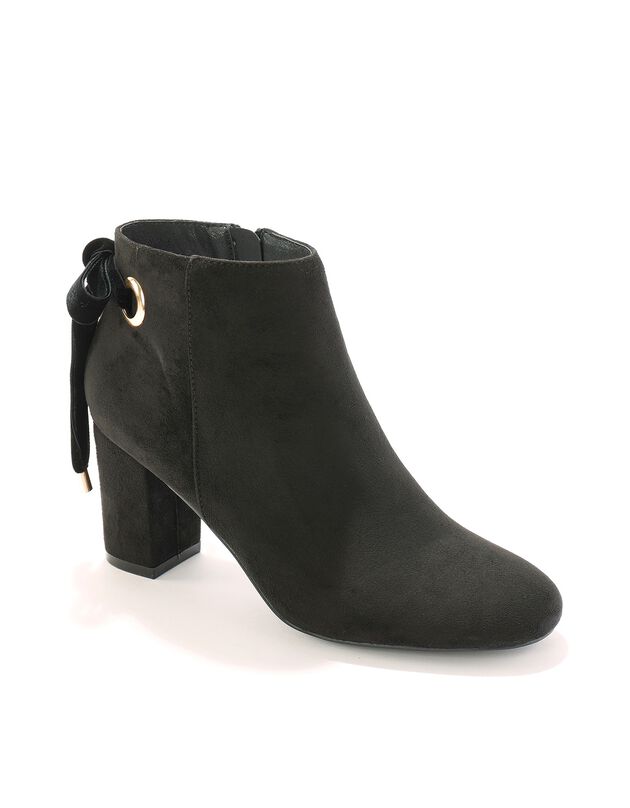 Boots met hak, goudkleurige oogrinegtjes en strik (zwart)