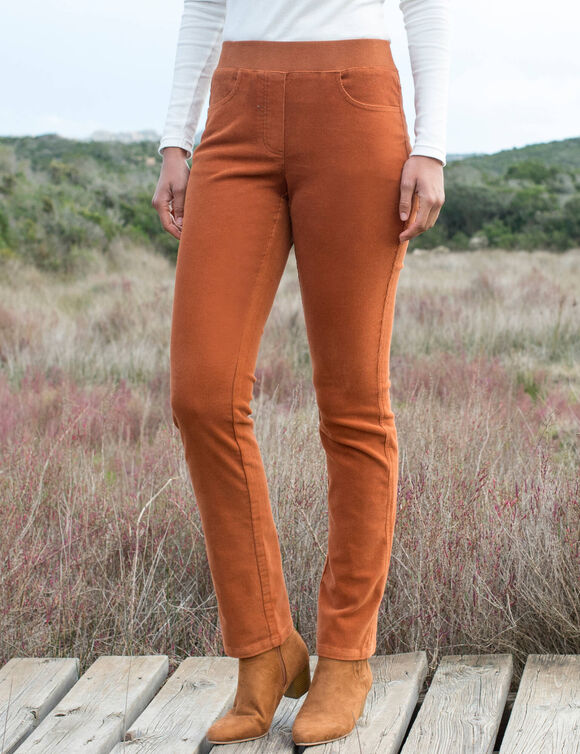 Pantalon droit "ultra-confort", en velours c&ocirc;tel&eacute;  (caramel)