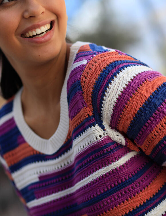 Pull rayé, maille ajourée (écru / violine)