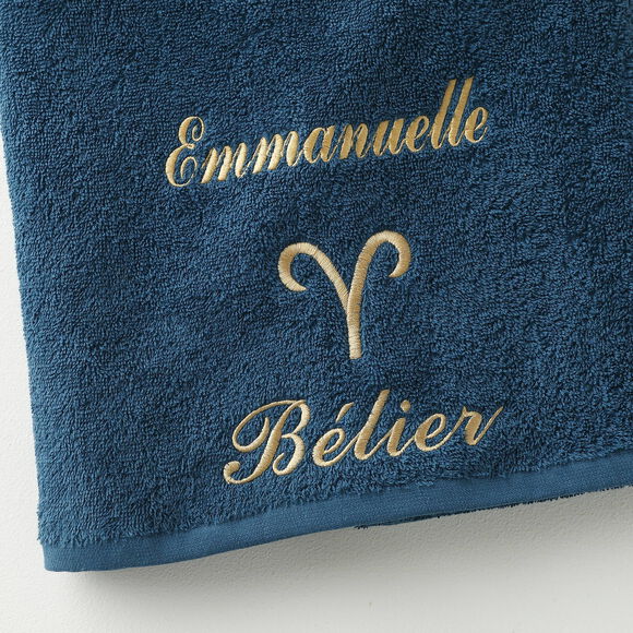 Serviettes de bain brodées Bélier personnalisable - 420g/m2 (pauwblauw)