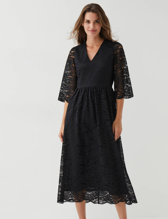 Robe longue &eacute;vas&eacute;e col V, en dentelle &eacute;cailles (noir)