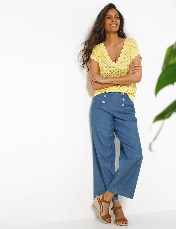 Pull en crochet festonn&eacute; col V, manches courtes (jaune / &eacute;cru)