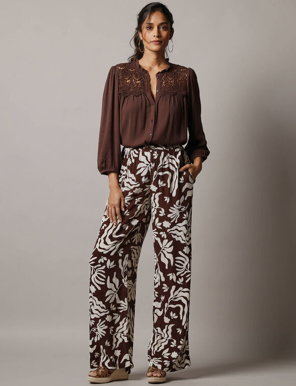 Chemisier col volant&eacute;, cr&eacute;pon et macram&eacute; (chocolat)