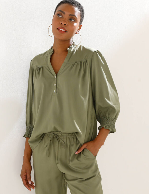 Effen bloes met Tunesische hals, ellebooglange mouwen met smokwerk (kaki)