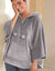 Poncho in fleece met pluchetouch en kap (grijs) Poncho in fleece met pluchetouch en kap (grijs)