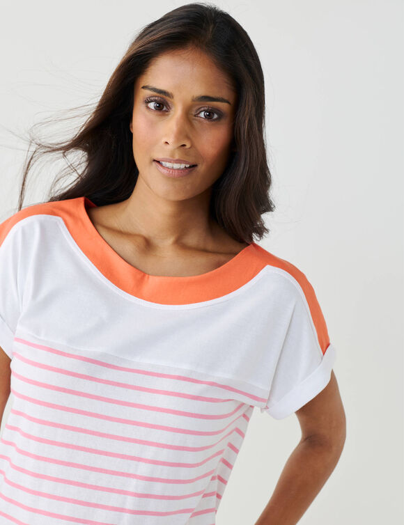 T-shirt ray&eacute; col bateau, manches courtes (blanc / rose)