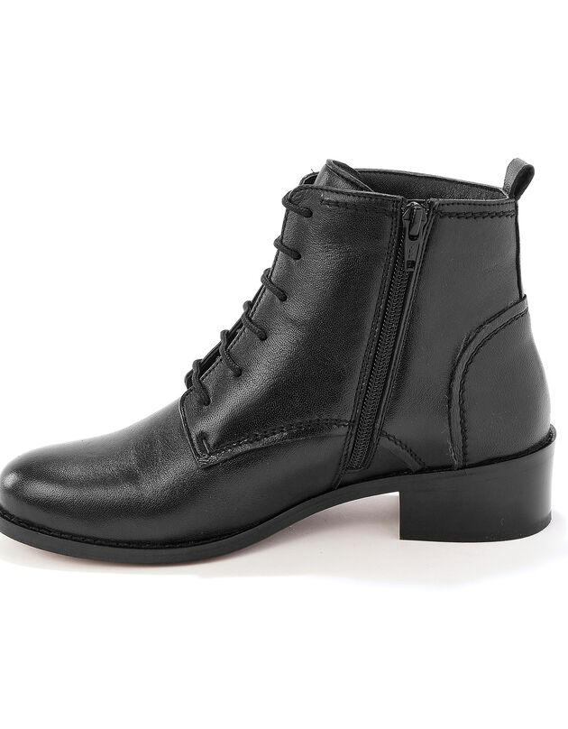 chaussures blanche porte