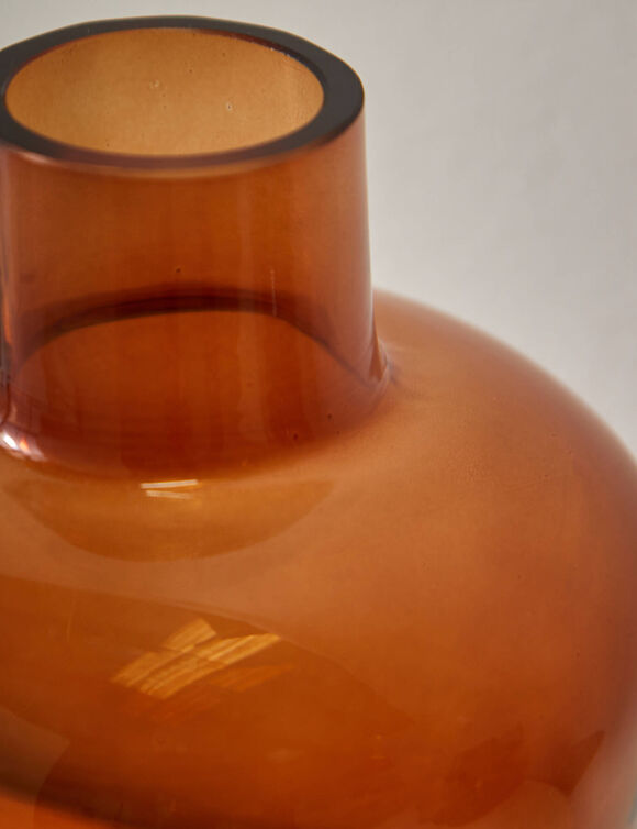 Vase lisse en verre ambr&eacute; (ambre)