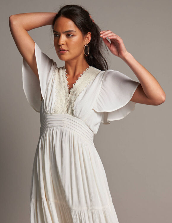 Robe longue en cr&eacute;pon et macram&eacute; (&eacute;cru)