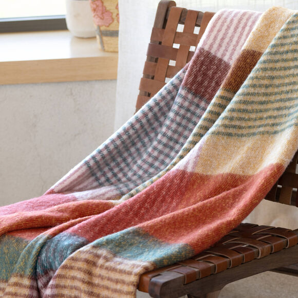 Plaid ray&eacute; toucher doux (praline)
