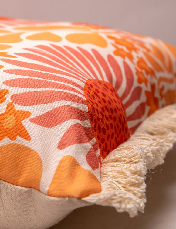 Kussen met gekleurde bloemen en franjes (koraal / perzik)