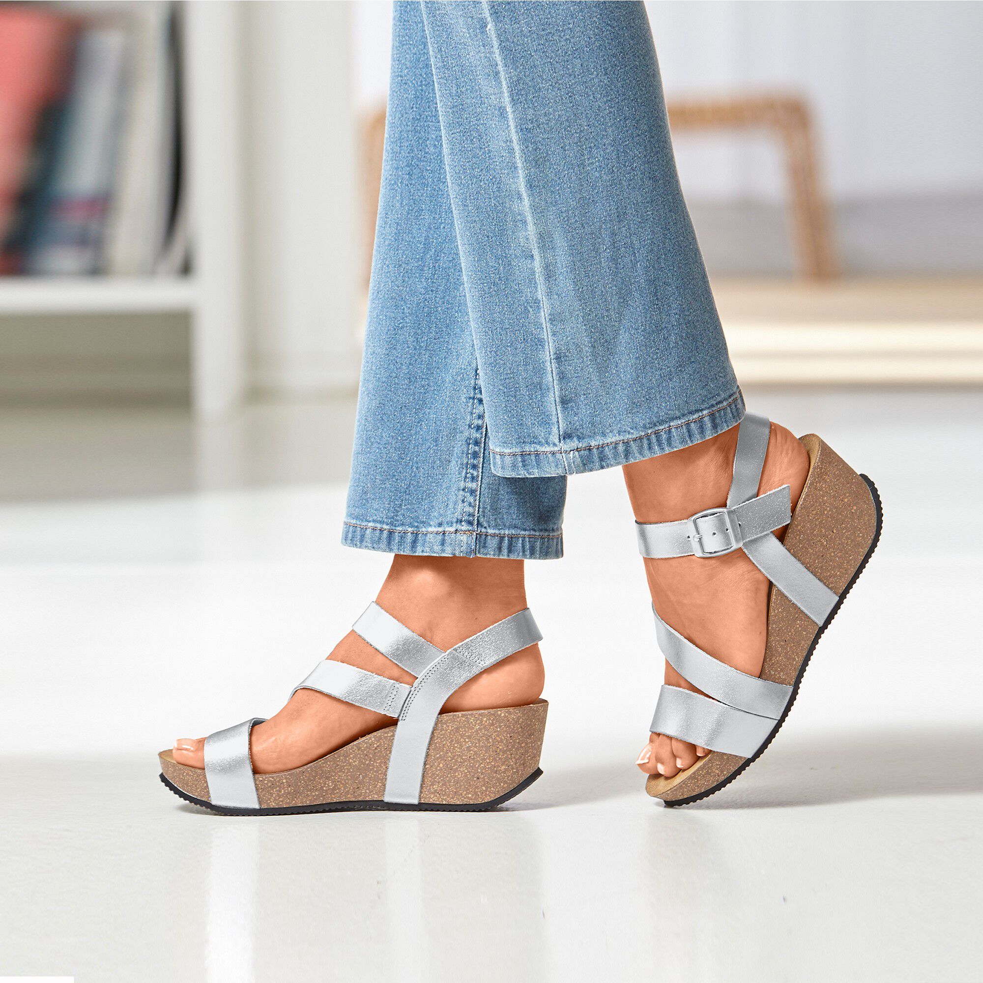 Leren sandalen met sleehak en kurkzool - zilverkleur | Blancheporte