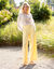 Soepelvallende blouse met asymmetrische ruches, effen (ecru)