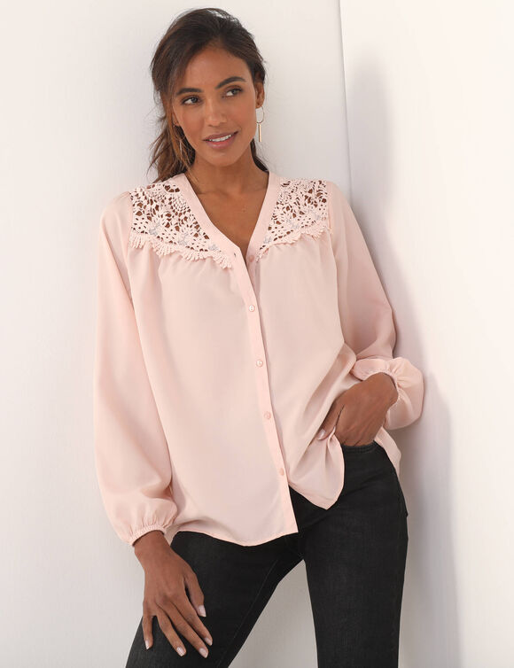 Chemisier empiècement macramé écailles, manches blousantes (rose poudré)