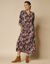 Lange jurk met knoopsluiting, bloemenprint (zwart / roze)