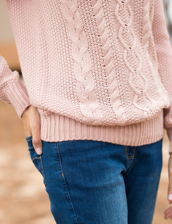 Pull col rond, maille torsadée (rose poudré)