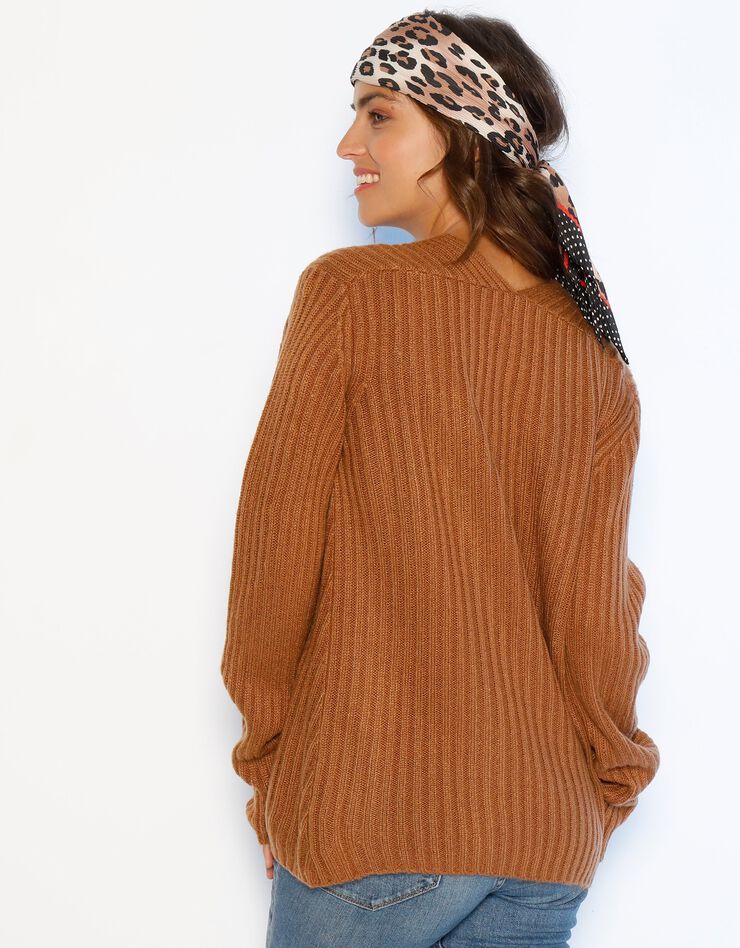 Trui met V-hals in ribtricot, karamel Trui met V-hals in ribtricot, karamel, hi-res image number 2