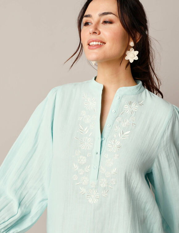 Blouse brodée, double gaze de coton (vert / écru)