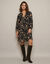 Robe courte col rond, manches 7/8&egrave;me, imprim&eacute; fleurs (noir / caramel)
